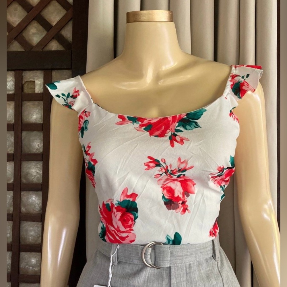 MANGO fancy white top with beautiful roses
